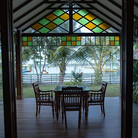 Indriya Sands Cherai Beach Exterior photo