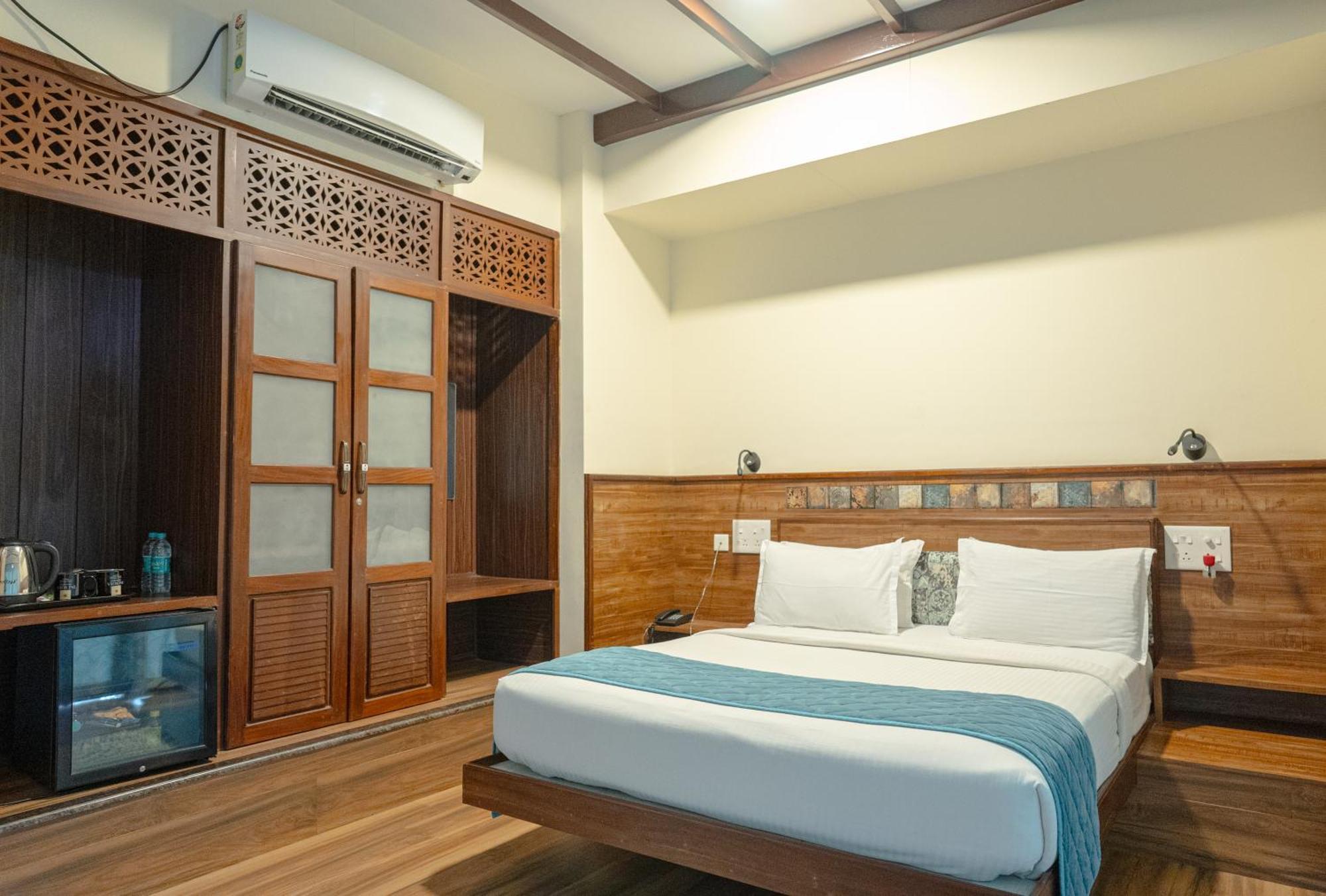 Indriya Sands Cherai Beach Exterior photo