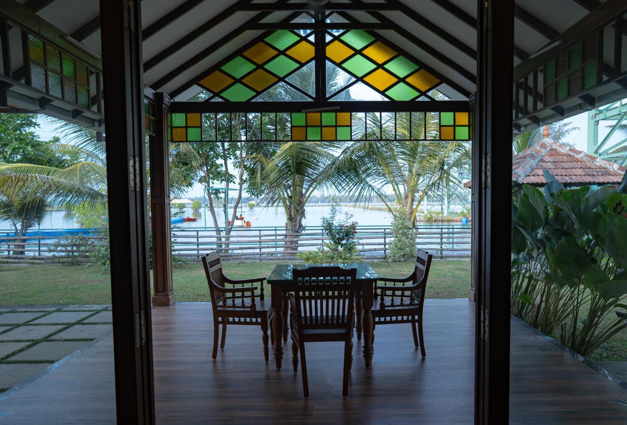 Indriya Sands Cherai Beach Exterior photo