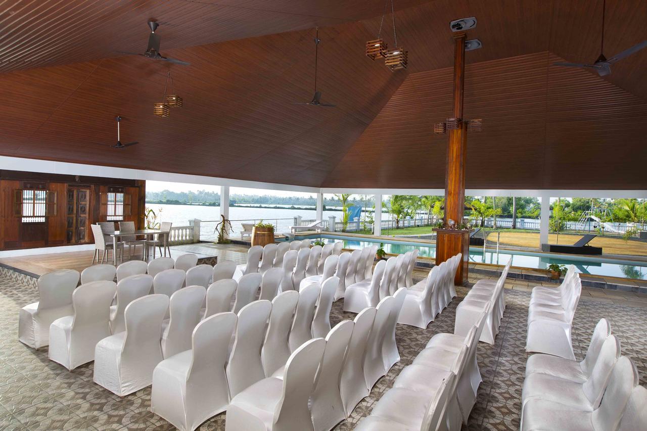 Indriya Sands Cherai Beach Exterior photo