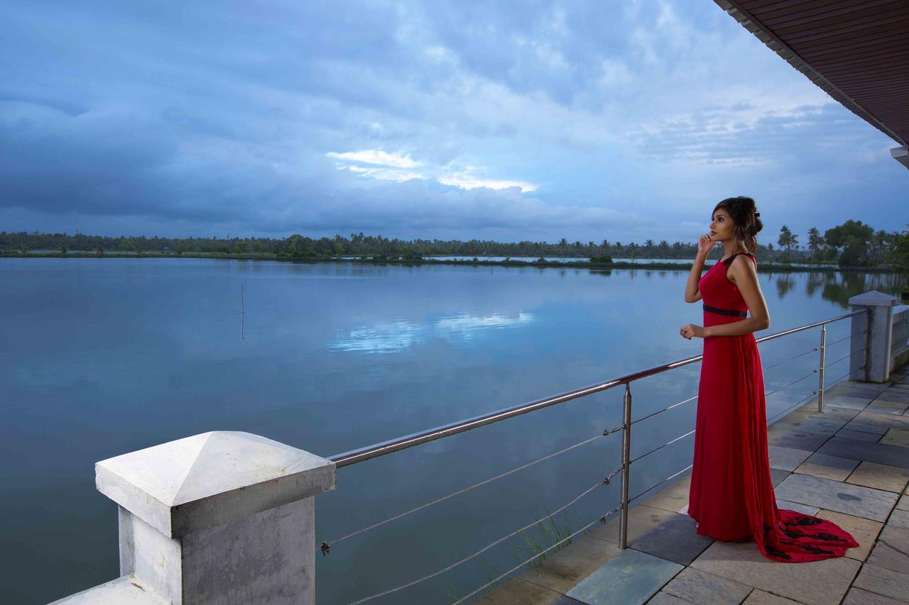 Indriya Sands Cherai Beach Exterior photo