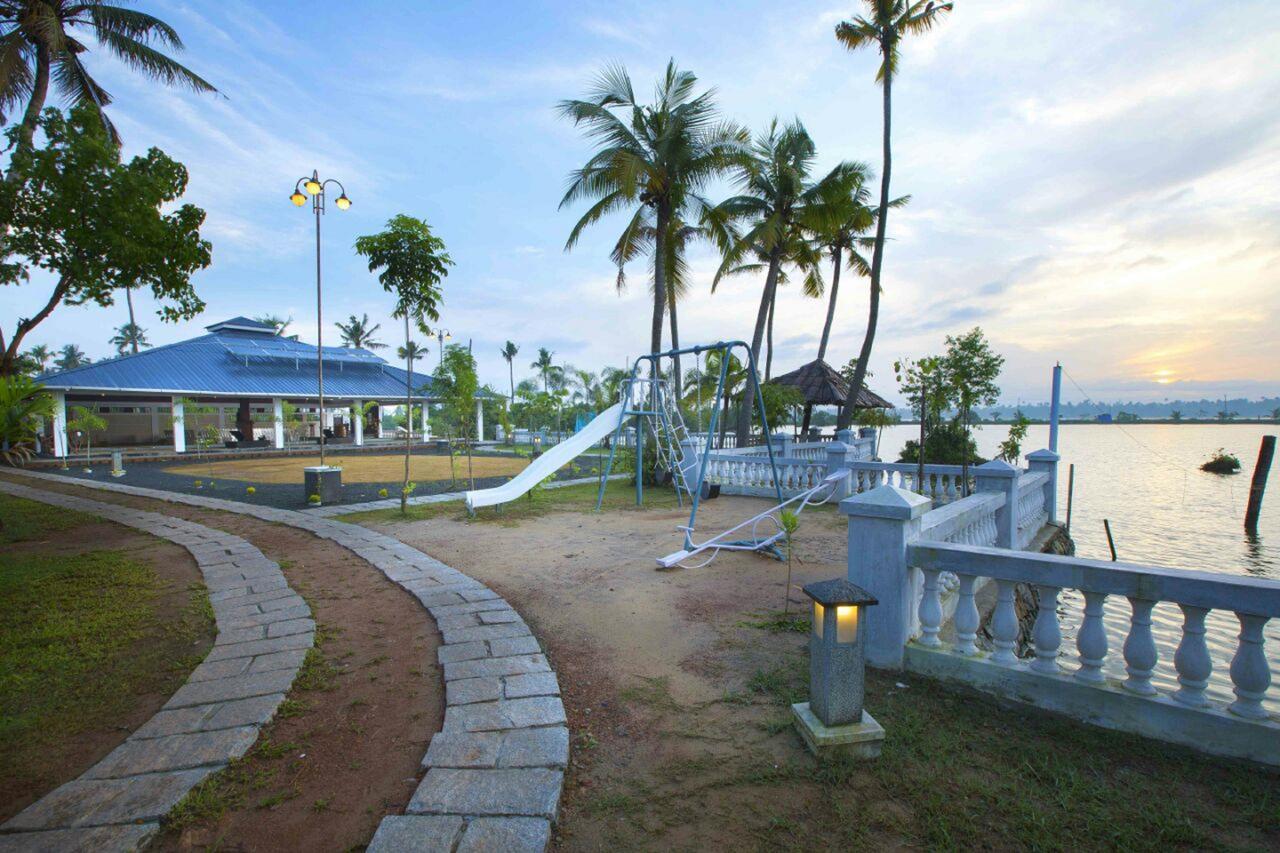 Indriya Sands Cherai Beach Exterior photo