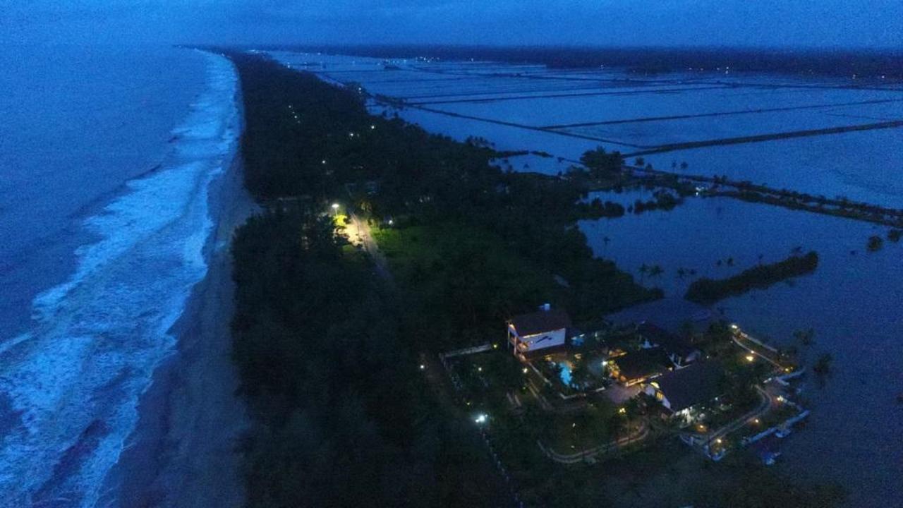 Indriya Sands Cherai Beach Exterior photo
