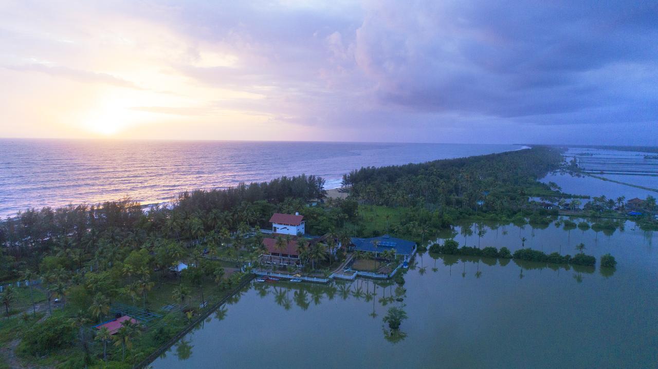 Indriya Sands Cherai Beach Exterior photo